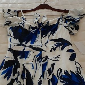 Julia Jordan Sz 6 jumpsuit. New. Sexy. Flowy